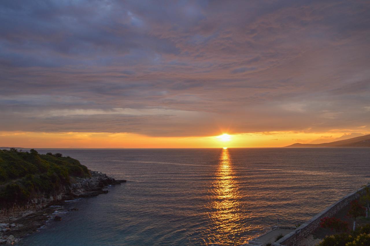 ホテル Heaven Beach Sarandë エクステリア 写真