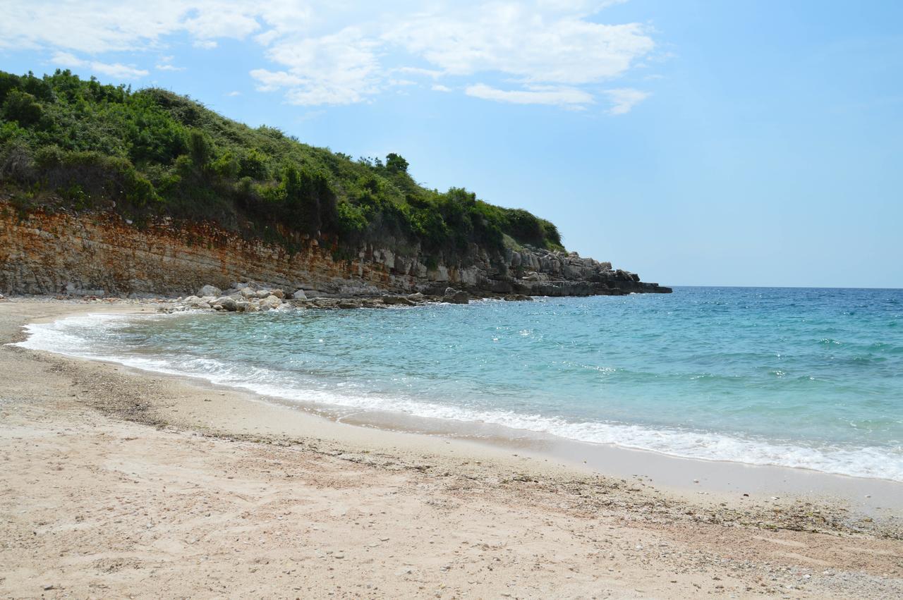 ホテル Heaven Beach Sarandë エクステリア 写真